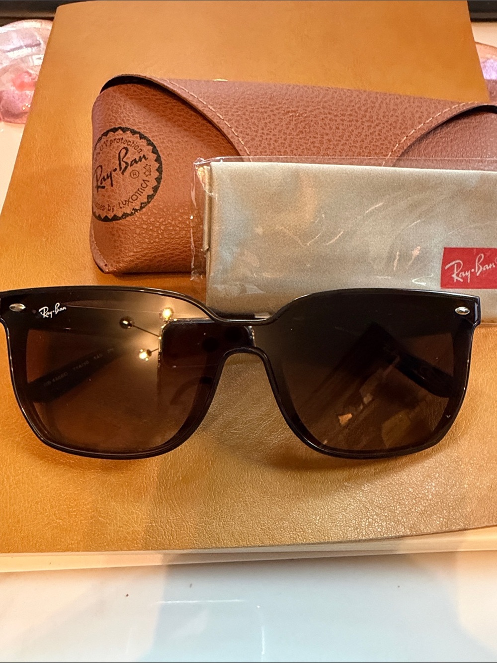 Ray-Ban Men’s Black Frame Brown Gradient Lens Sunglasses 0RB4466D